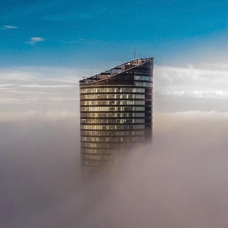 30Th+ Floor Apartments In Sky Tower Вроцлав Экстерьер фото